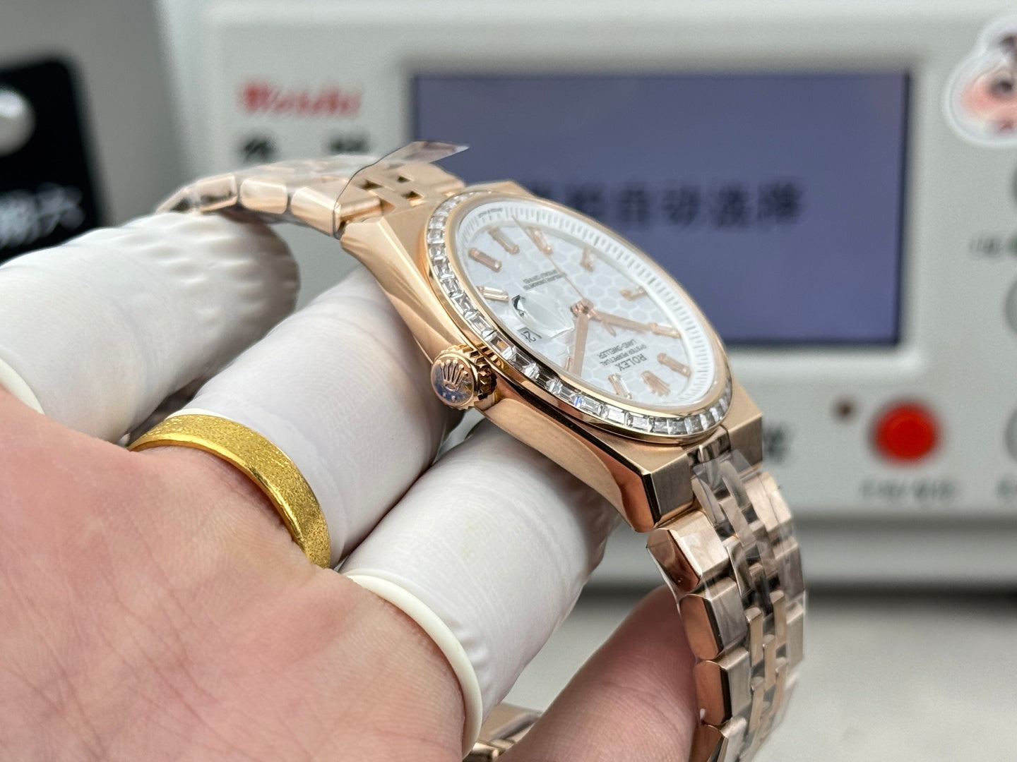 Rolex Land-Dweller Gold White Motif Dail